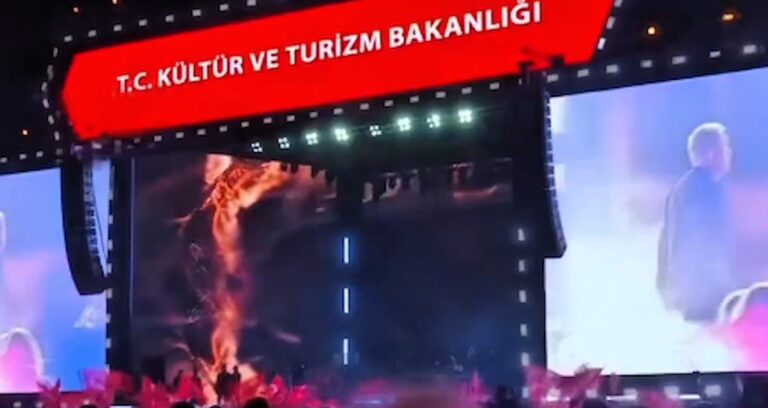 Bakanlığın düzenlediği şenlikte gençler İmamoğlu sloganları attı