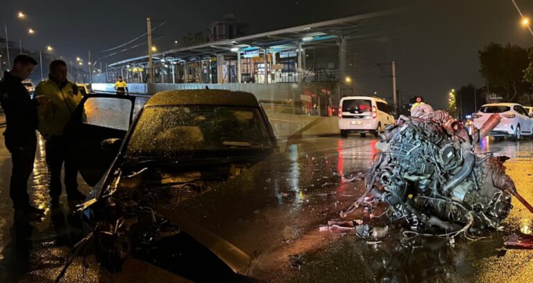 Bursa’da feci kaza! Arabanın motoru koparak savruldu, 2 kişi yaralandı
