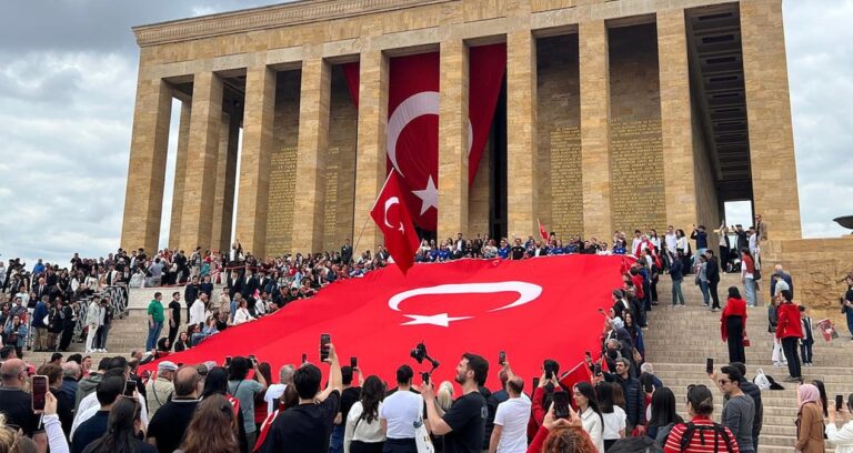 Ceddim gösterdiğin maksada durmadan yürüyeceğiz!