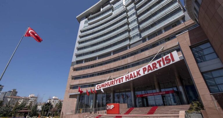 İlk kez bir Parti Meclisi’ni icra atadı