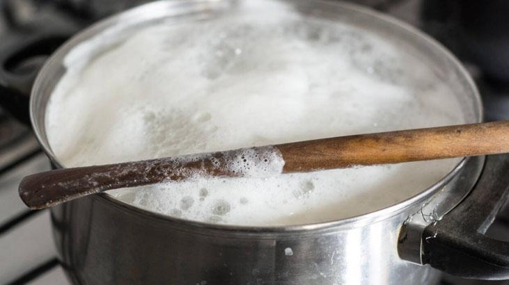 Ocak başında dakikalar harcamaya gerek kalmadı! Kaynatırken beklemeyin, taşmayı durduran taktik