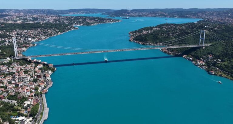 İstanbul Boğazı görenleri mest etti