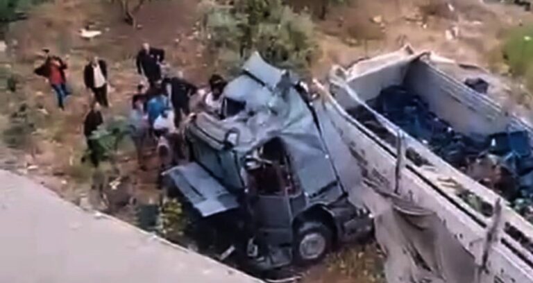 TIR araca çarptı, viyadükten uçtu: 2 meyyit, 2 yaralı