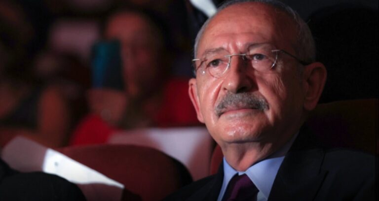 ‘Kurultayda adayım’ diyemedi lakin ‘Kahraman Kemal’ afişleri bastırmaya başladı