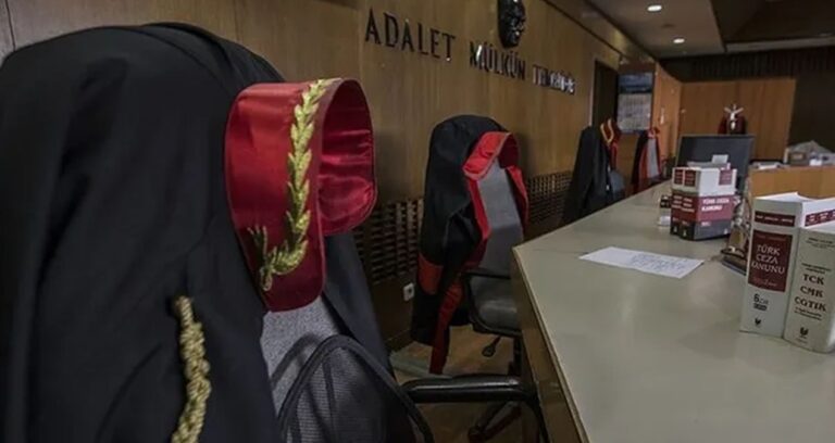 Savcıların şifreleriyle belgeleri kapatan zabıt katibinin cezası aşikâr oldu