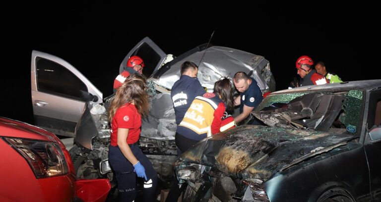 TIR ve 2 araç çarpıştı: 1 kişi öldü, 3’ü ağır 5 yaralı