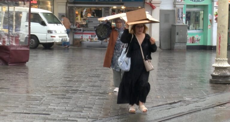 Yağmur kütleleri İstanbul’a giriş yaptı: AKOM’dan saatli ikaz