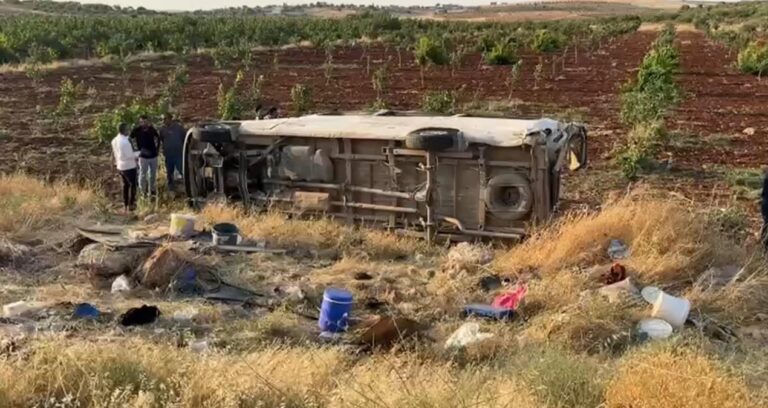 Şanlıurfa’da tarım personellerini taşıyan minibüs devrildi: 22 kişi yaralandı