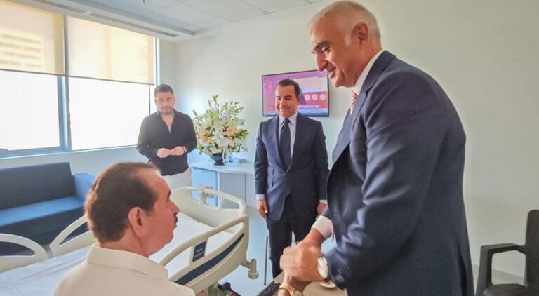 Bakan Ersoy’dan İbrahim Tatlıses’e geçmiş olsun ziyareti