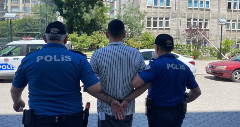 ‘Benim yanımda çöp toplayamazsın’ dediği paklık personelinin burnunu kırdı