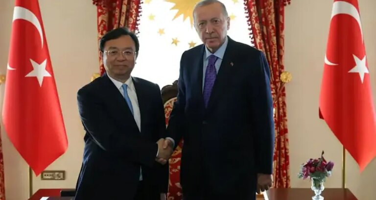 Geldiler, sattılar, kaçtılar!