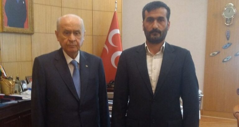 MHP Hakkari İl Başkanı bıçaklı kavgayı ayırırken yaralandı