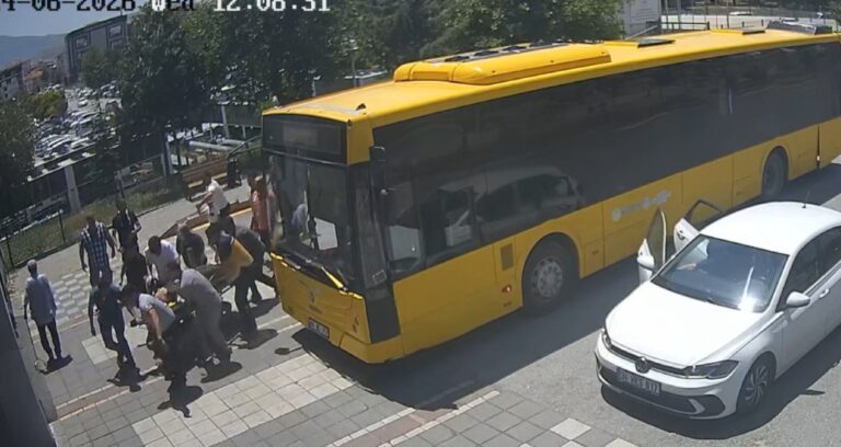 Otobüste kalbi duran yolcuyu, sürücü hastaneye yetiştirdi