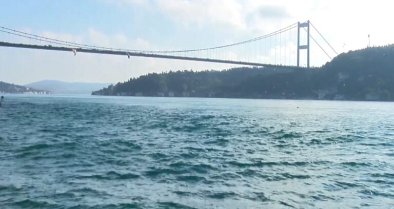 İstanbul Boğazı transit gemi geçişine kapatıldı