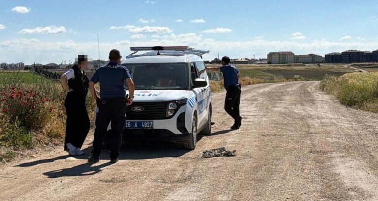 Tartıştığı eşinin arabasını yaktı