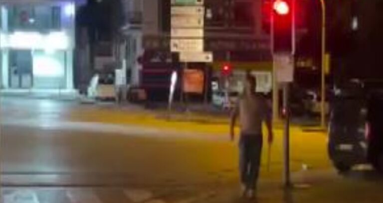 Yol verme hengamesinde silah çeken polis vazifeden uzaklaştırıldı
