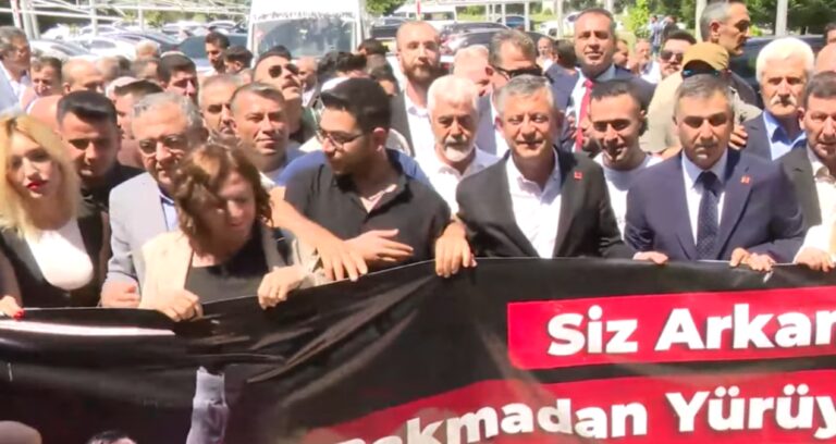 Özgür Özel’e Diyarbakır’da davul zurnalı karşılama