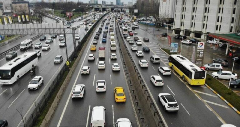 Araç kullanan herkesi etkileyecek: Trafikte yeni devir