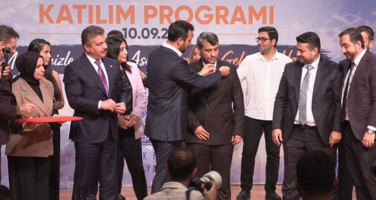 Bahçelievler’de CHP’li 3 meclis üyesi AKP’ye geçti
