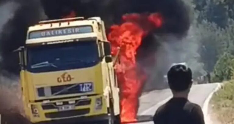 Balıkesir’deki yangın Kütahya’ya ilerliyor! Kamyondan çıkan yangın saatlerdir devam ediyor