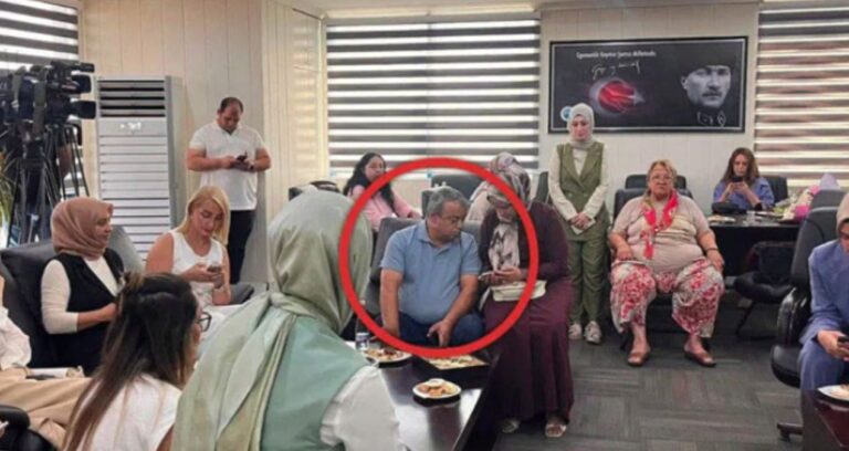 CHP’li belediye meclis üyesi şimdi de AKP’nin kutlamasında ortaya çıktı