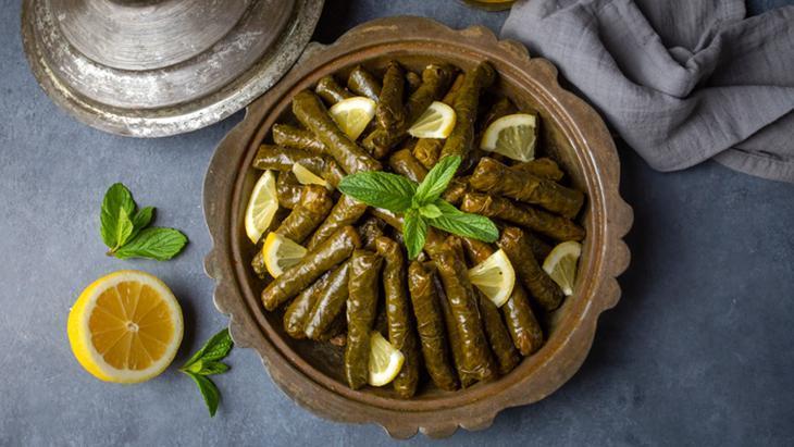 Dağılmayan ve açılmayan sarmanın sırrı! Mutfakta zaman kazandıran püf noktaları