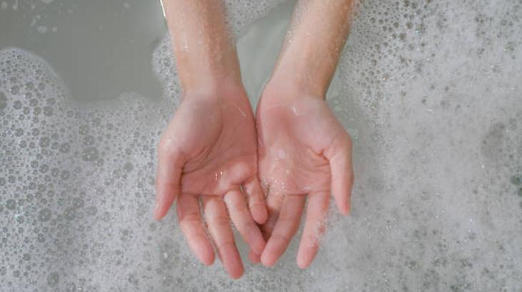 Egzamadan mantara iyi gelmediği şey yok! Banyo suyuna 2 kaşık yeter, kozmetiği unutturuyor