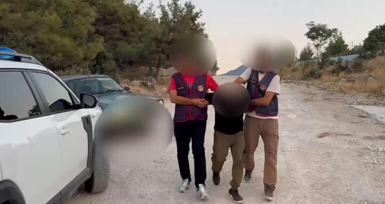 Eski sevgilisini sokak ortasında ailesinin yanından pompalı tüfek zoruyla kaçırdı