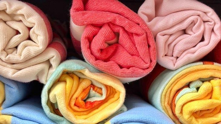 Islak çamaşırları rulo yapın, kurutma derdi kalmasın! Her kumaşta başka etki