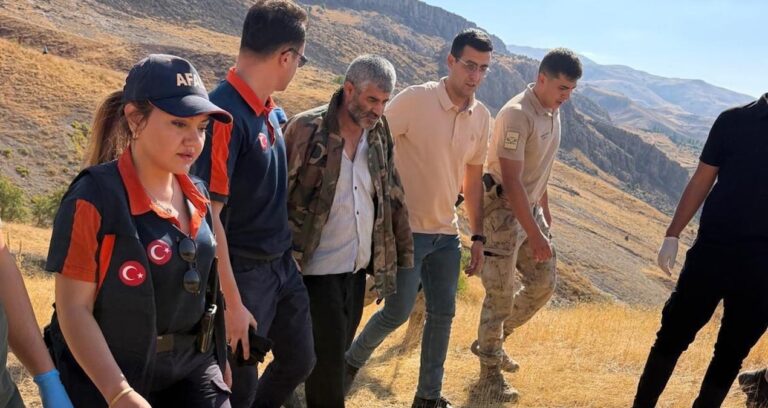 Kayıp zihinsel engelli, 5 saat sonra kayalıklarda bulundu