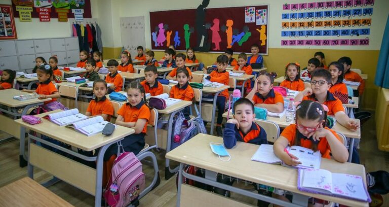 Okullarda yeni güvenlik periyodu başlıyor: Dedektör, turnike ve randevu sistemi