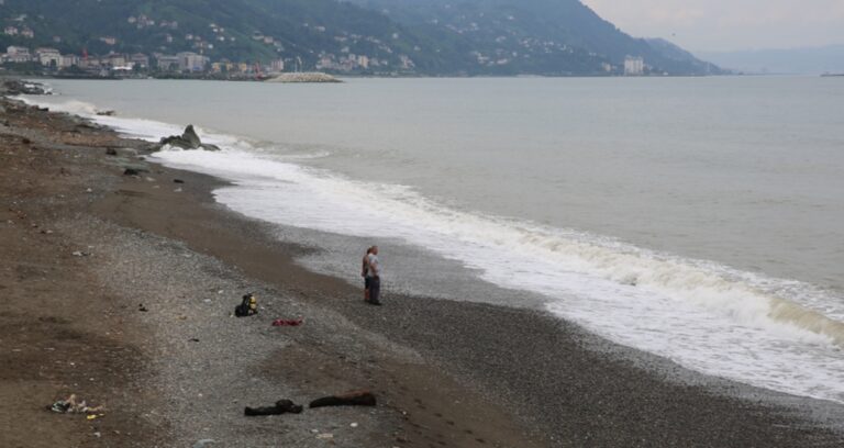 Rize’de denizde kaybolan çocuğu arama çalışmalarında 2’nci gün