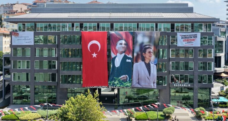Üsküdar Belediyesi’ndeki Sinem Dedetaş posteri indirildi