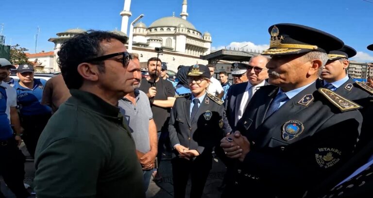 İstanbul’un göbeğinde tuhaf uygulama…. İBB zabıtalarına İstiklal’de polis manisi