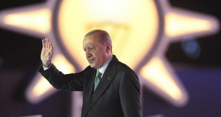 Yandaş müelliften bomba sav: 3 CHP’li belediye başkanı daha AKP’ye geçiyor