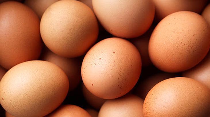 Yumurtayı tezgaha mı buzdolabına mı koymalı? Yıllardır süren tartışmaya bilimden son nokta