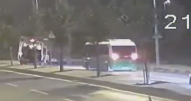 Arnavutköy’de 9 yaralının olduğu minibüs kazasının manzaraları ortaya çıktı