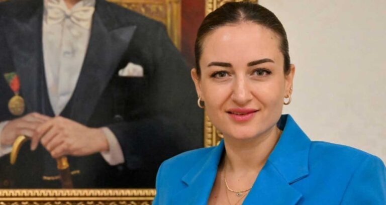 Büşra Özdemir kimdir, aslen nereli, Antalya Büyükşehir Belediye Lider Vekili kaç yaşında ve de evli mi?