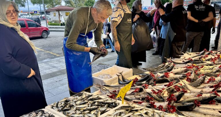 Balık tezgahlarında dönemin yıldızı muhakkak oldu: Tanesi 125 lira
