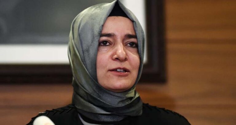 Fatma Betül’den 60 özel kaleme ‘kovma kıyağı’