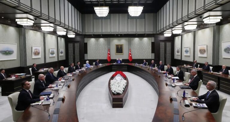 Gözler bu toplantıdan çıkacak açıklamada… Borsa çakıldı