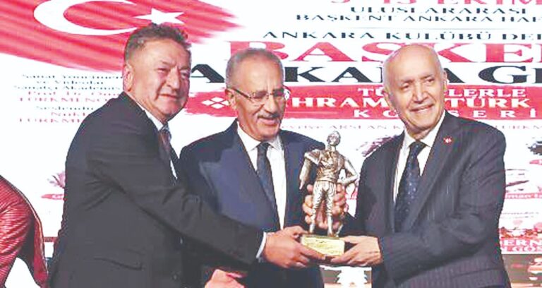 Hürmet Öztürk’e ‘Ankara’ya Paha Katanlar’ mükafatı