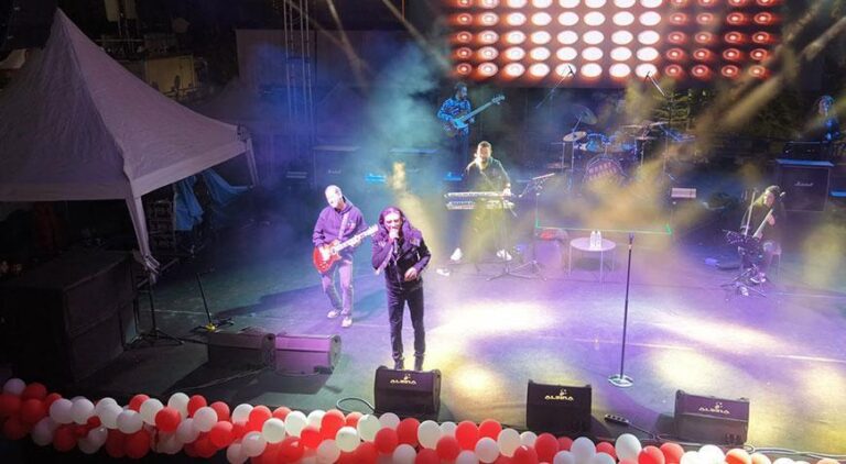 Murat Kekilli sahneye çıktı, Niğde’de müzik ziyafeti yaşandı