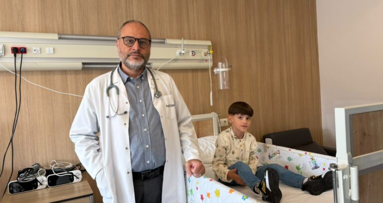 Organları aykırı, kalp damarları farklıydı: 5 yaşındaki Ömer’in hayatını değiştiren ameliyat