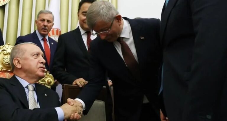 Selçuk Özdağ’dan Davutoğlu’na sert kelamlar: Dükkan kapatır gibi parti kapattı