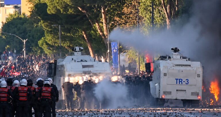 Türk TOMA’ları Arnavutluk’taki olaylara müdahaleye gitti