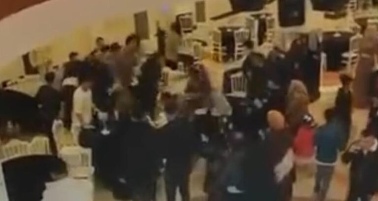 Takı töreni bir anda karıştı: Tekme, yumruk ve sandalyeler havada uçuştu