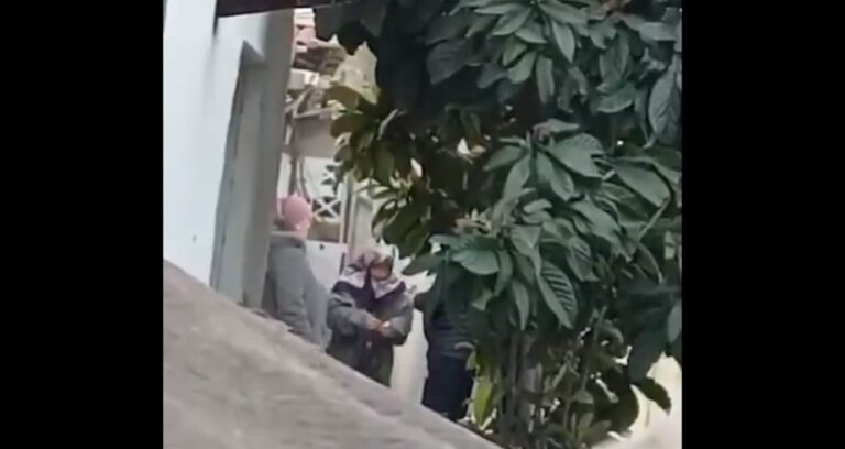 Torbacı neneler! Esenyurt’ta yaşlı bayan kuryelerin uyuşturucu trafiği