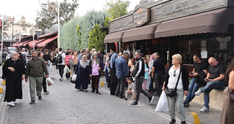 Turistler bir bardak içmek için Gaziantep’e akın etti: Saatlerce kuyrukta bekliyorlar
